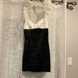 Black & white frill sleeve dress